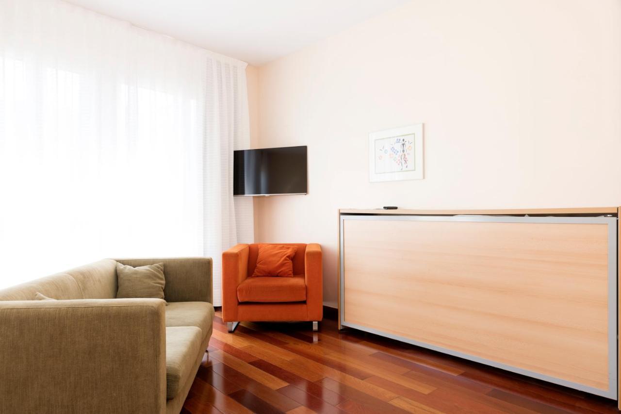 Apartamentos Sabinas El Pilar Zaragoza Dış mekan fotoğraf
